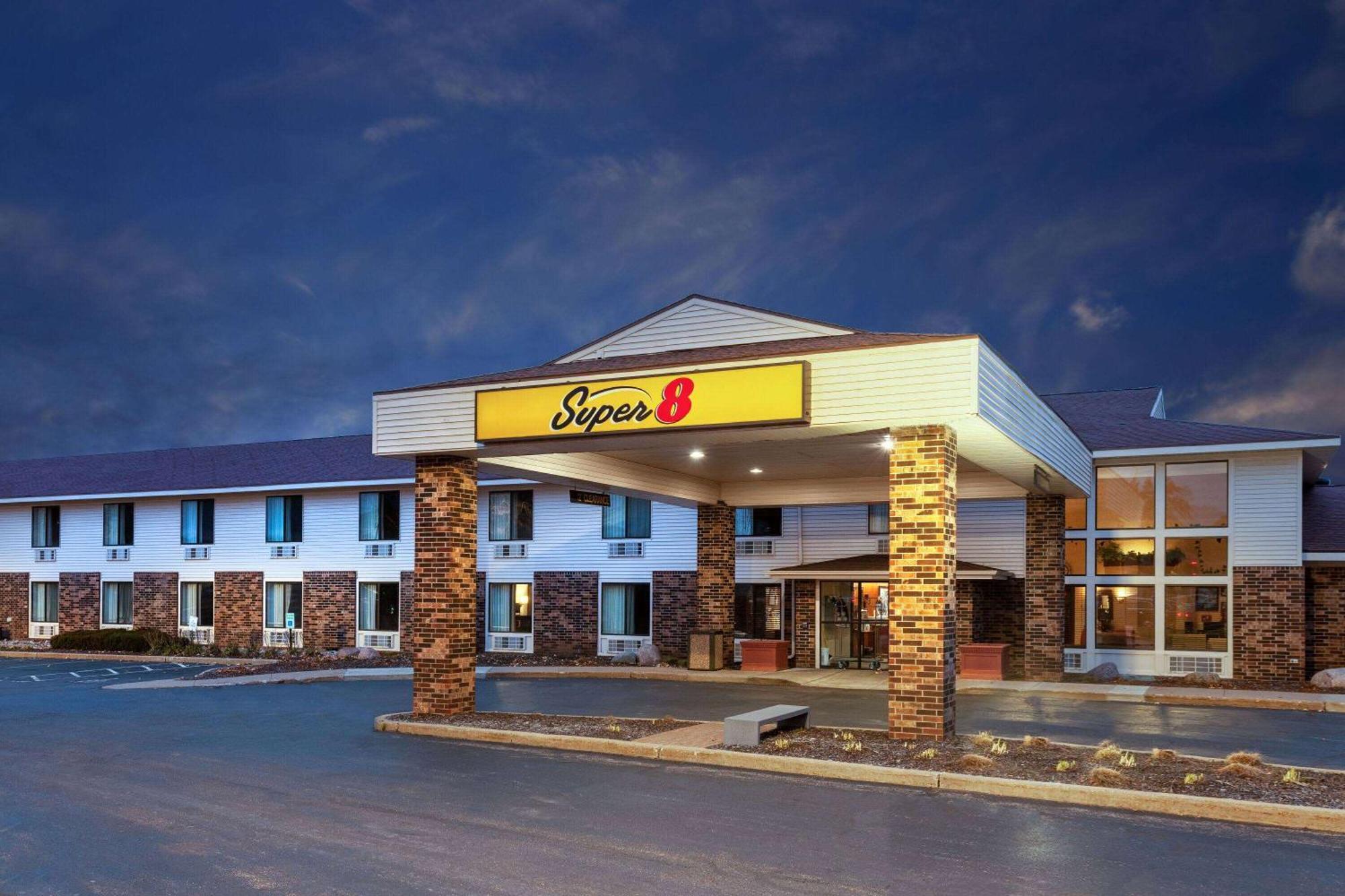 Super 8 By Wyndham Уосо Екстериор снимка